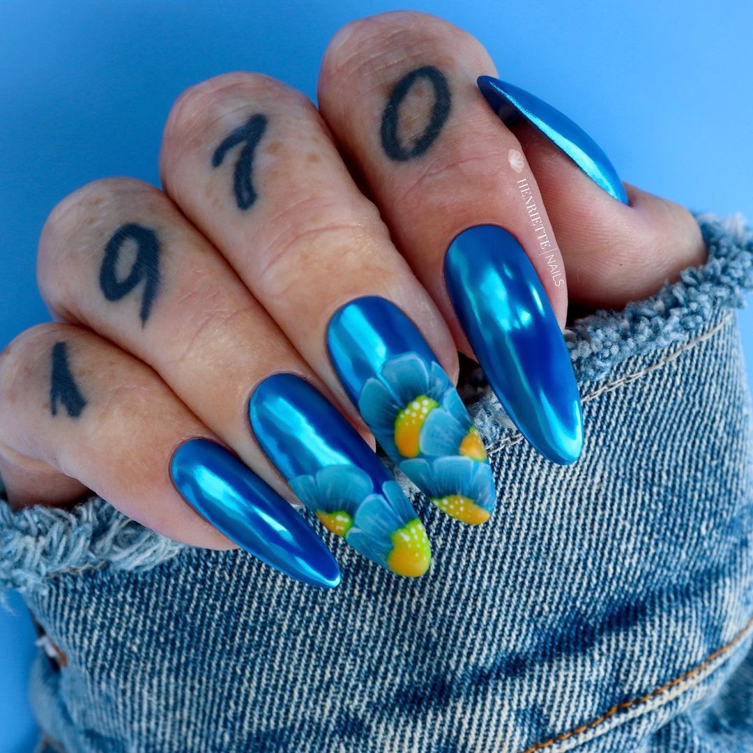 metallic electric blue nails with flower motives