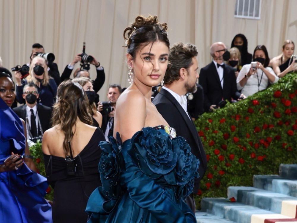 taylor hill met gala hairstyle